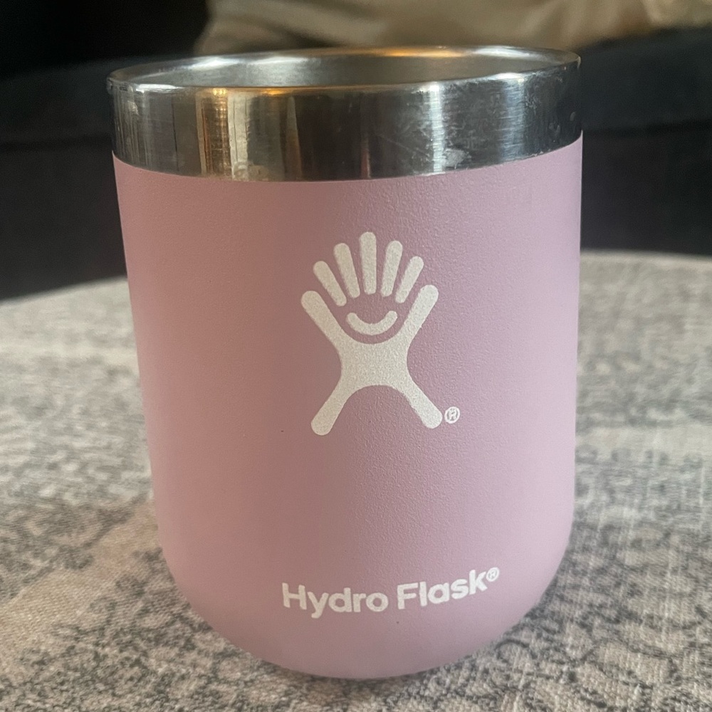 HydroFlask 10oz insulated wine tumbler with lid.